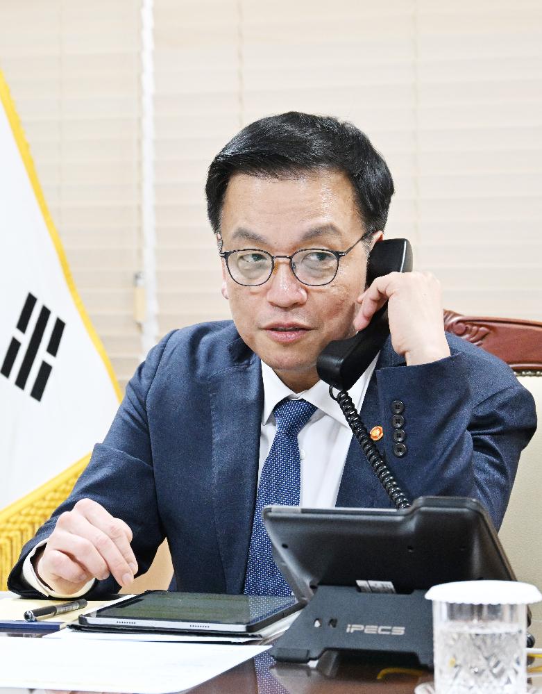 최상목 대통령 권한대행 부총리 겸 기획재정부 장관, 도날드 투스크 폴란드 총리 통화